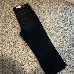 Brand new Judy Blue Dark blue wide leg cropped jeans.